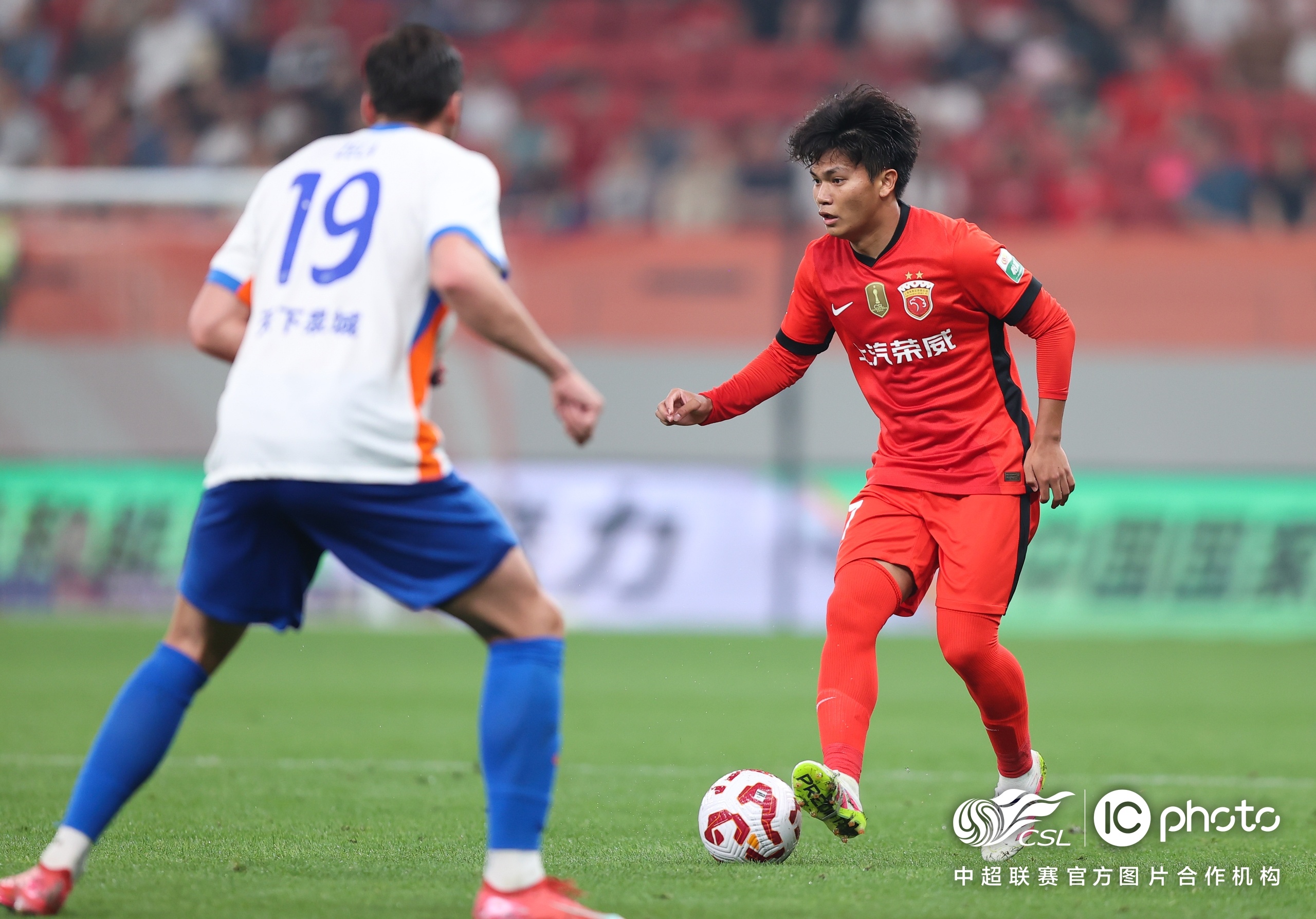 九游APP下载-风云突变山东泰山冲刺阶段队长鼓劲，葡超版图或变，压力陡增，球队文化再被提及(德甲升班马夺冠奇迹)